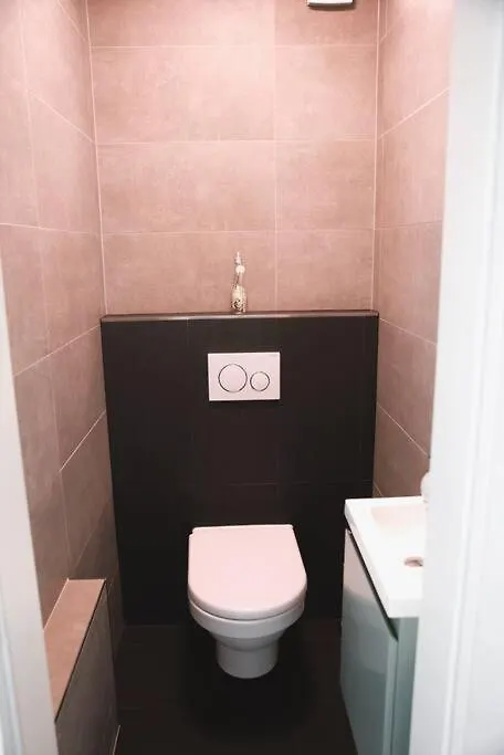 Charming Modern 2 Bedroom Apartment Alzingen